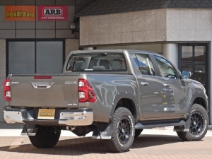 ハイラックスリフトアップ　トノカバー　大画面11インチナビ