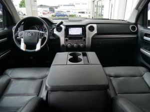 タンドラ新車並行　2014年モデル　リフトアップ