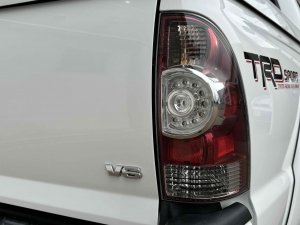 タコマ新車並行　2014年モデル　低走行　