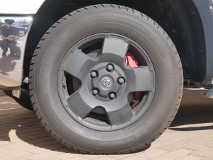 タンドラ新車並行　ベンコラ　サンルーフ　10インチナビ