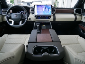 タンドラ新車並行　2022年モデル　リッチクリームレザー