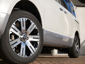 デリカＤ５特別仕様車　4WD　現行デリカ18インチ