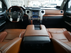 タンドラ新車並行　2018年モデル　リフトアップ