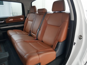 タンドラ新車並行　2018年モデル　リフトアップ