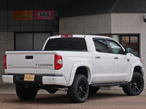 タンドラ新車並行　2018年モデル　リフトアップ