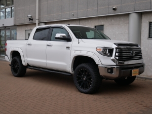タンドラ新車並行　2018年モデル　リフトアップ
