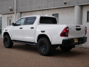 ハイラックスJAOSリフトアップ　KMC17インチ