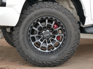 ハイラックスJAOSリフトアップ　KMC17インチ