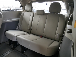 シエナ2012年モデル　新車並行