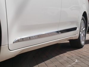 シエナ2012年モデル　新車並行