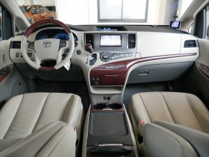 シエナ2012年モデル　新車並行