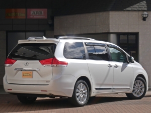 シエナ2012年モデル　新車並行