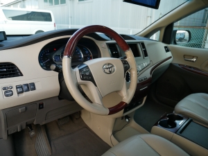 シエナ最上級グレード　新車並行　2011年モデル