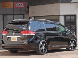 シエナ最上級グレード　新車並行　2011年モデル