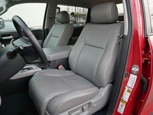 タンドラ2012年モデル　新車並行　リフトアップ