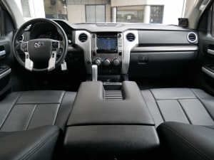 タンドラ新車並行　2018年モデル　リフトアップ