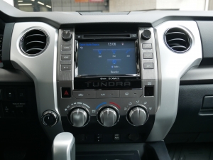 タンドラ新車並行　2018年モデル　リフトアップ