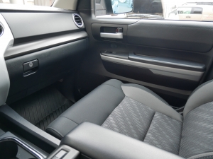 タンドラ新車並行　2020年モデル　リフトアップ