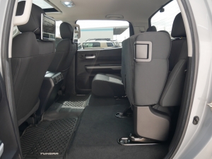 タンドラ新車並行　2020年モデル　リフトアップ