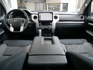 タンドラ新車並行　2020年モデル　リフトアップ