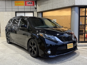 シエナ 新車並行　2015年モデル　ローダウン