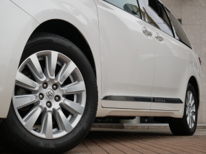 シエナ新車並行　2015年モデル　最上級グレード