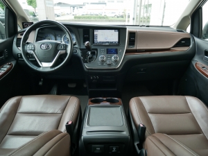 シエナ新車並行　2015年モデル　最上級グレード
