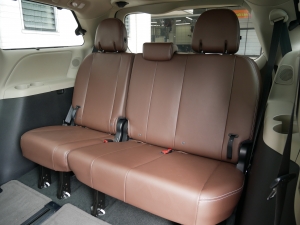シエナ新車並行　2015年モデル　最上級グレード