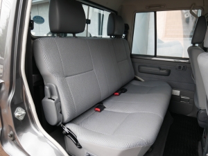 ランクル７０希少カラー　低走行　TOYOTAロゴグリル