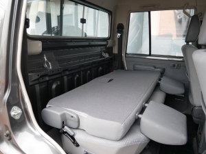ランクル７０希少カラー　低走行　TOYOTAロゴグリル