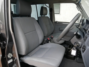 ランクル７０希少カラー　低走行　TOYOTAロゴグリル