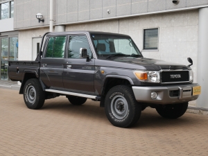 ランクル７０希少カラー　低走行　TOYOTAロゴグリル