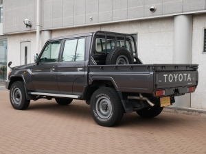 ランクル７０希少カラー　低走行　TOYOTAロゴグリル