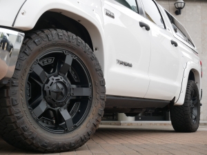 タンドラ新車並行　2019年モデル　ハードシャル