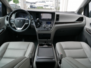 シエナ新車並行　2017年モデル　8速AT