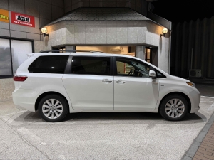 シエナ新車並行　2017年モデル　8速AT