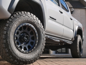 タコマ新車並行　2019年モデル　リフトアップ