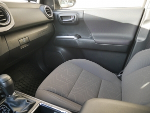 タコマ新車並行　2019年モデル　リフトアップ