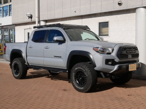 タコマ新車並行　2019年モデル　リフトアップ