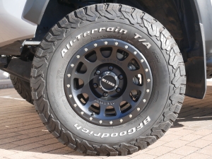 タコマ新車並行　2019年モデル　リフトアップ