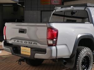 タコマ新車並行　2019年モデル　リフトアップ