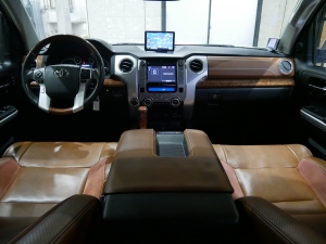 タンドラ新車並行　2015年モデル　最上級グレード