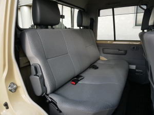 ランクル７０リフトアップ　LINE-X　ライノラック