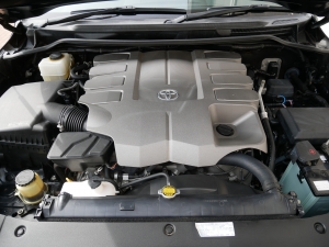 ランクル２００リフトアップ　TOYOTAロゴグリル