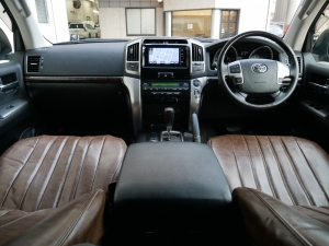 ランクル２００リフトアップ　TOYOTAロゴグリル