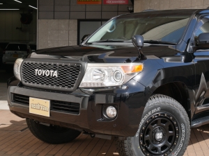 ランクル２００リフトアップ　TOYOTAロゴグリル