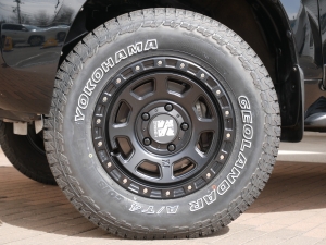ランクル２００リフトアップ　TOYOTAロゴグリル