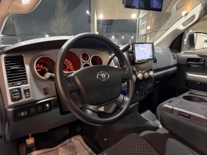 タンドラ新車並行　2013年モデル　リフトアップ
