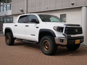 タンドラ新車並行　2021年モデル　リフトアップ