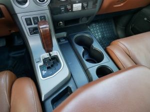 セコイア新車並行　最上級グレード　リフトアップ
